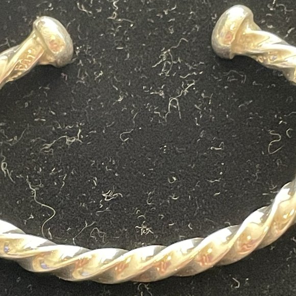 Sterling silver artist signed cable style bracelet - Picture 5 of 8